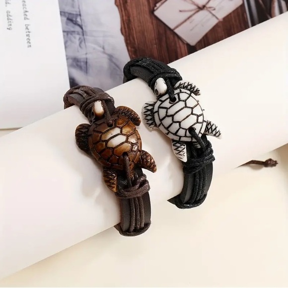 Source Unknown Jewelry - Synethic Leather Turtle or Owl Adjustable Bracelet